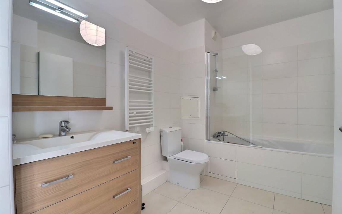 Photo of Bathroom in Republique–Point-du-Jour