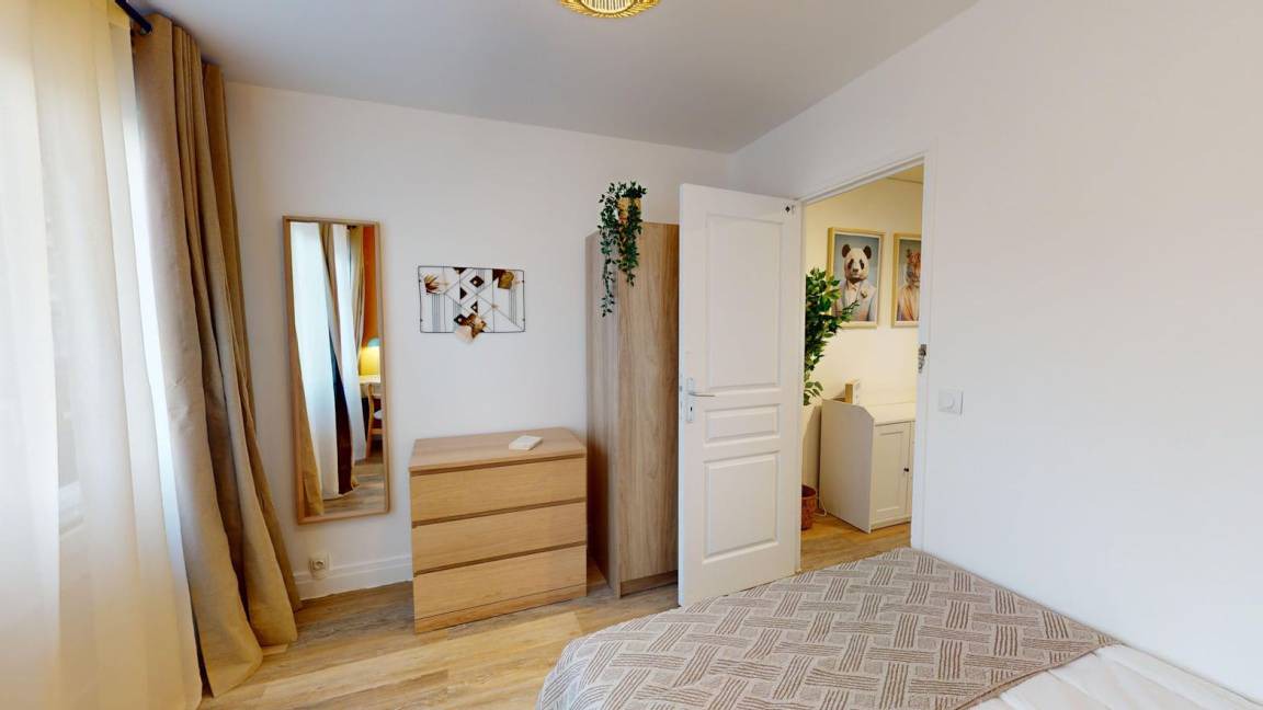 Photo of Bedroom in Saint-Lambert