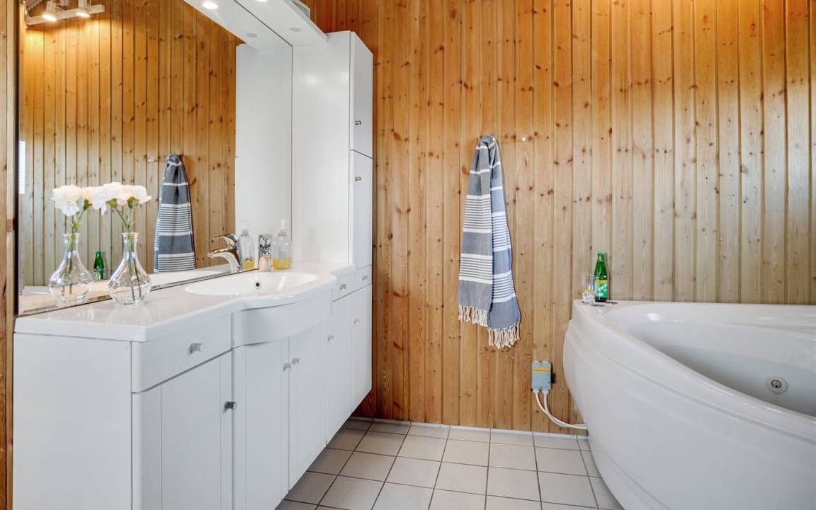 Photo of Bathroom in Næs