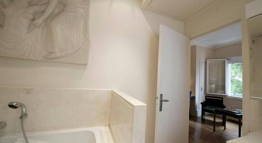 Photo of Bathroom in Quartier de la Maison-Blanche