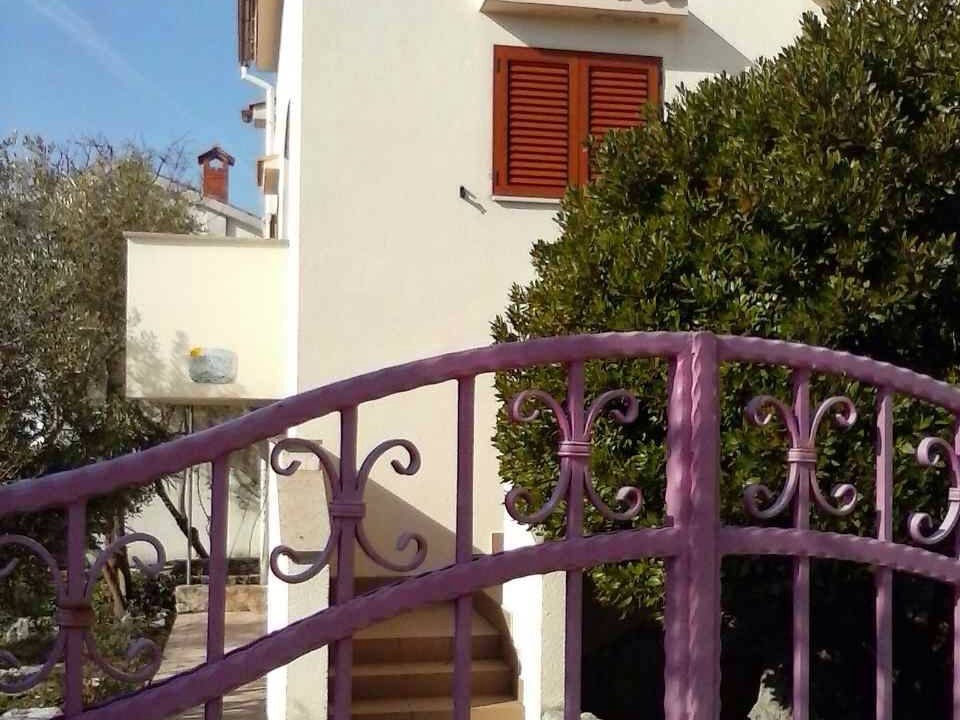 Photo of Others in Cres
