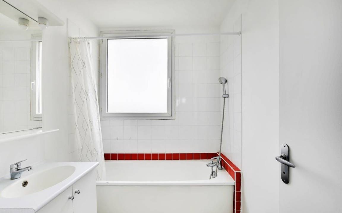 Photo of Bathroom in Le Kremlin-Bicetre