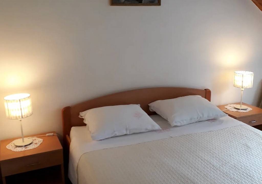 Photo of Bedroom in Pile