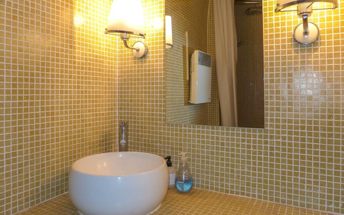 Photo of Bathroom in Arts-et-Metiers