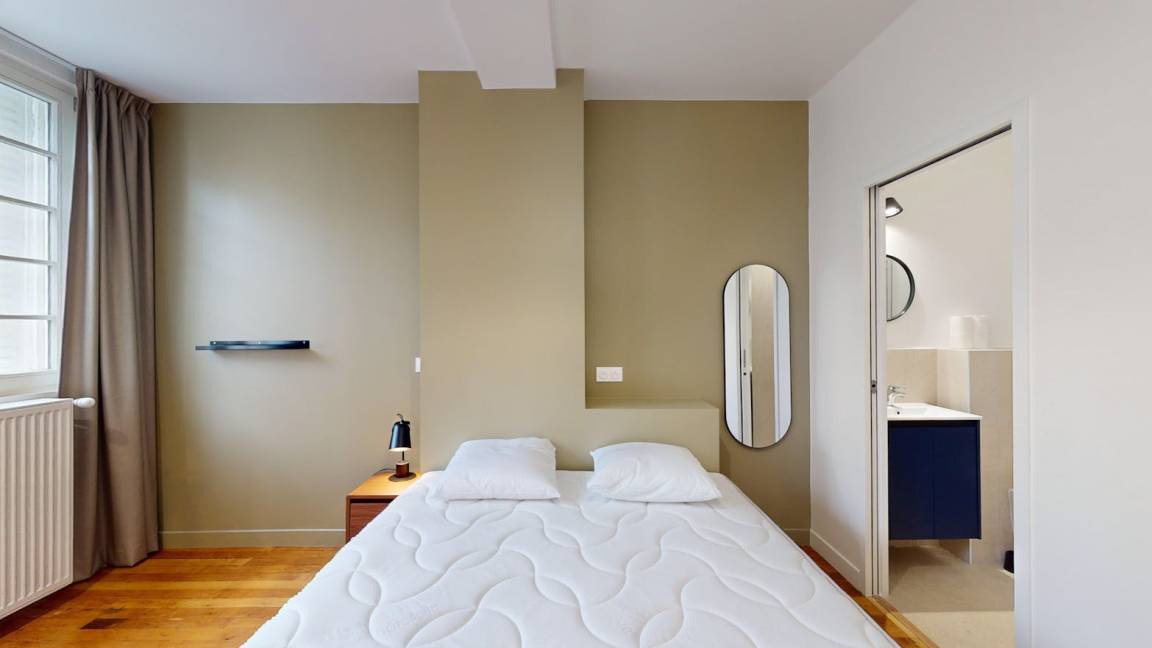 Photo of Bedroom in 18th Arrondissement