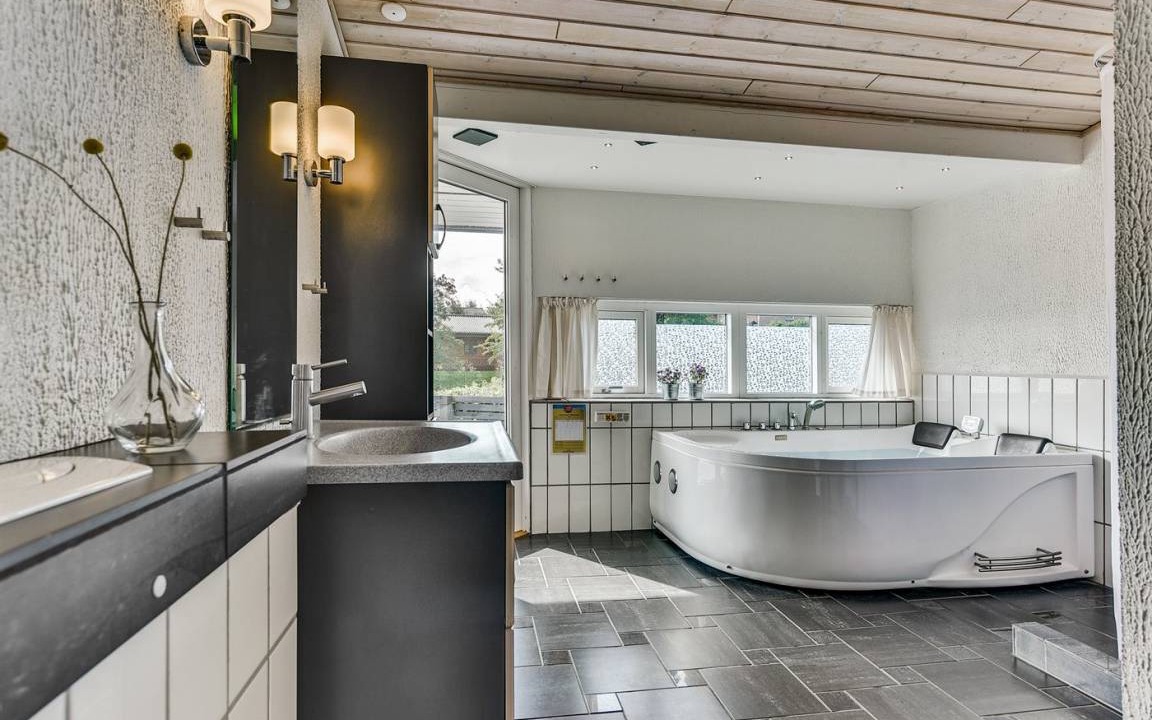 Photo of Bathroom in Floutrup