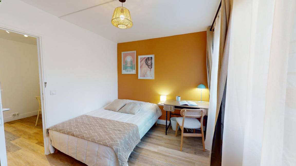 Photo of Bedroom in Saint-Lambert