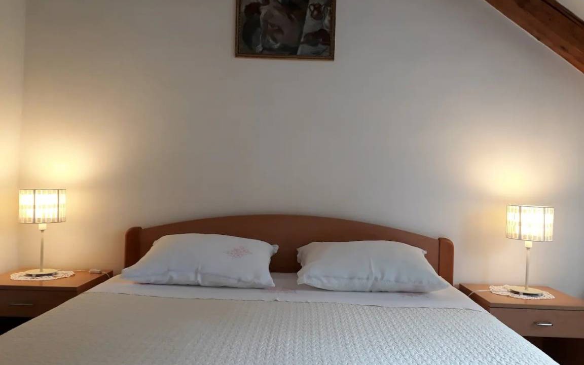 Photo of Bedroom in Pile