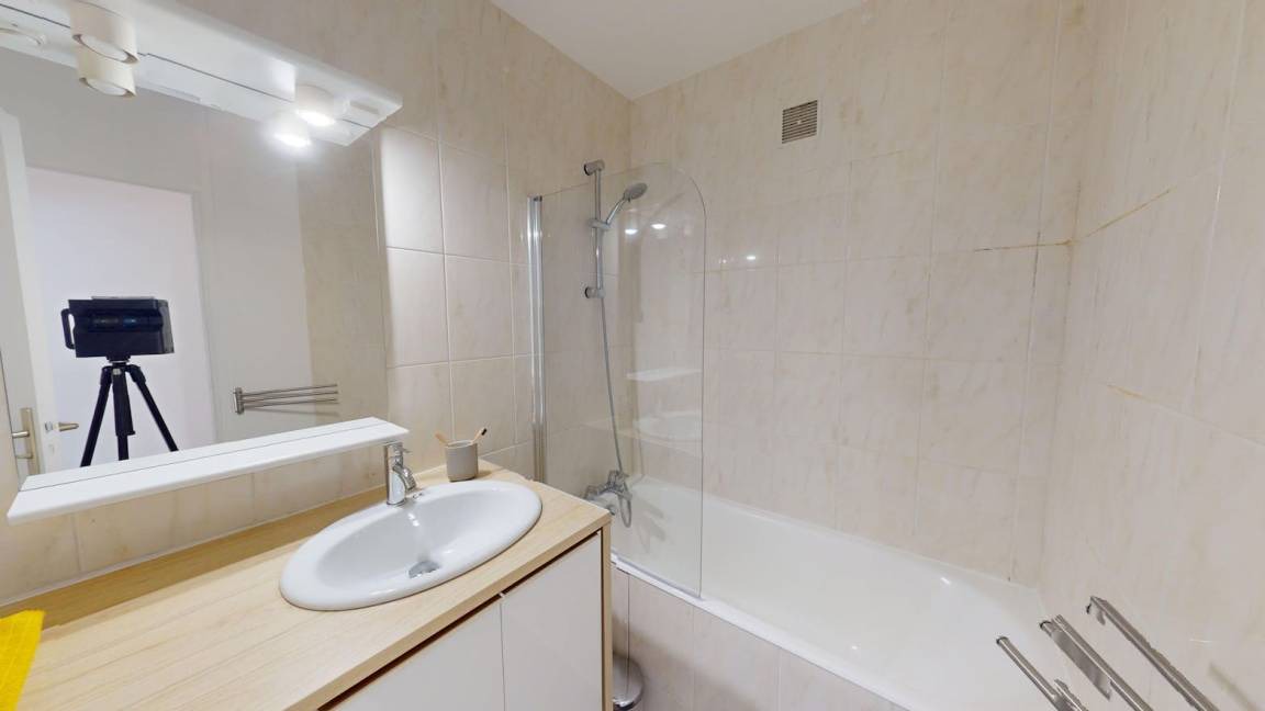 Photo of Bathroom in Saint-Lambert