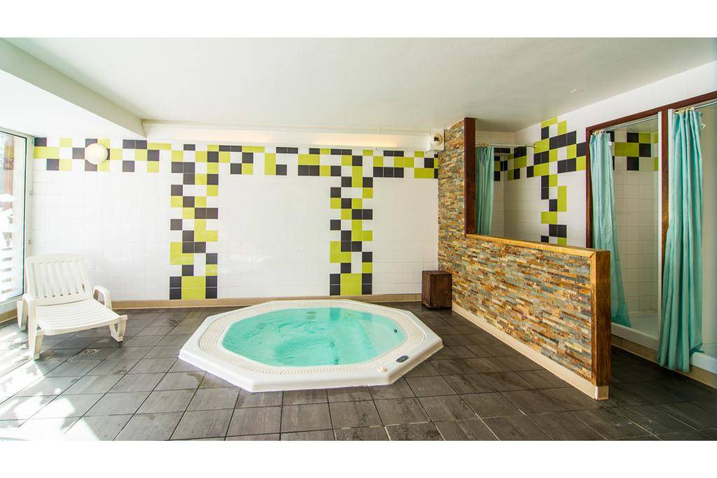 Photo of Bathroom in Pyrenees 2000