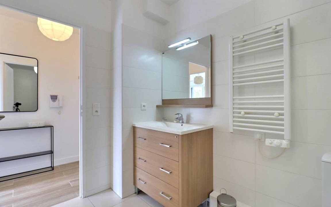 Photo of Bathroom in Republique–Point-du-Jour