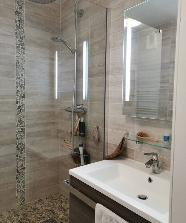 Photo of Bathroom in Combat
