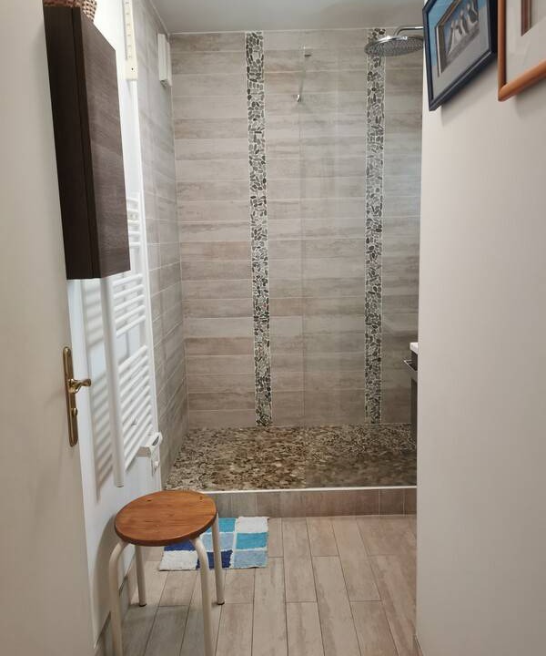 Photo of Bathroom in Combat