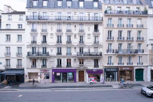 Photo of Others in Quartier de l'Ecole-Militaire