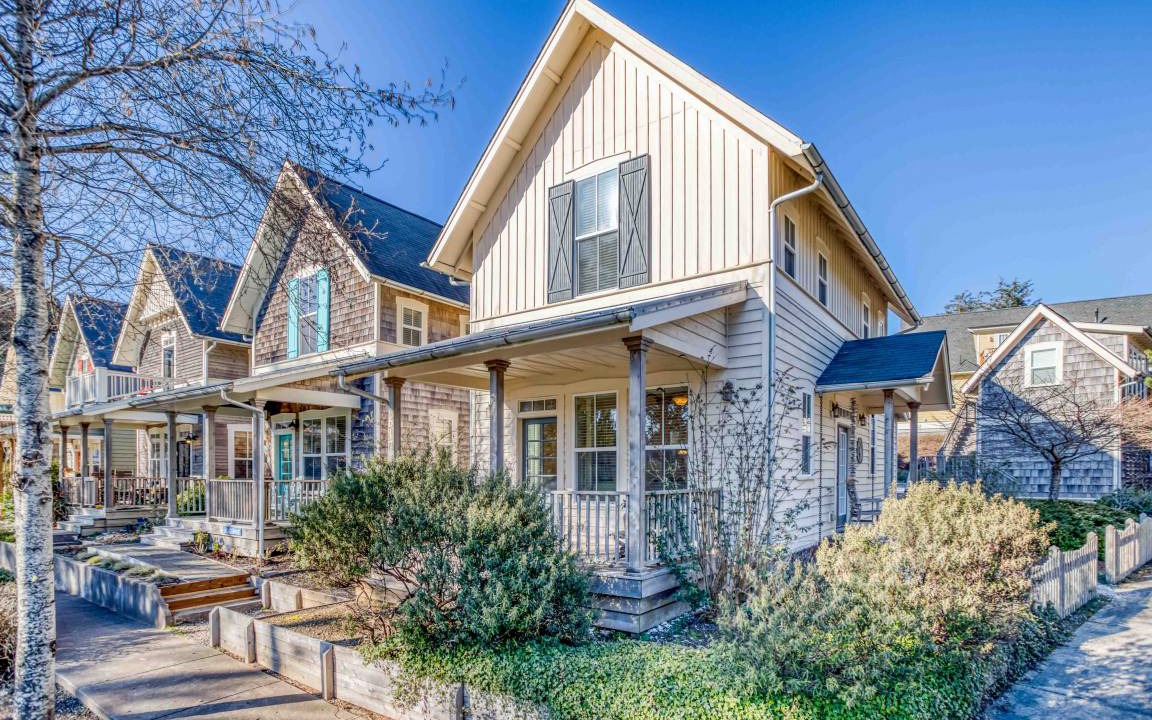 Photo of Buildings in Olivia Beach