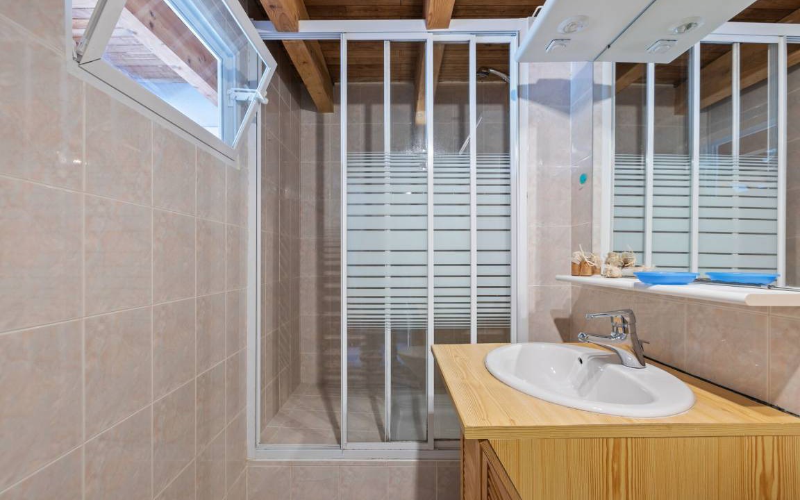 Photo of Bathroom in Roquebrun