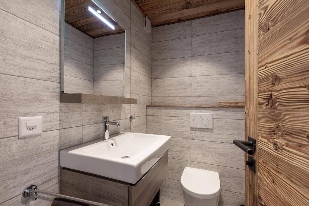 Photo of Bathroom in Lens