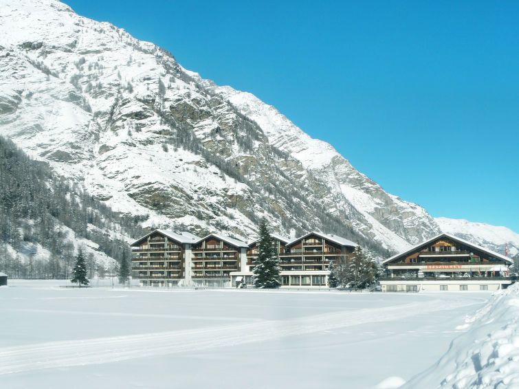 Photo of Buildings in Taesch