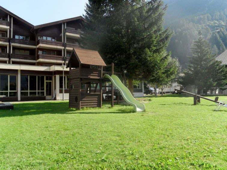Photo of Buildings in Taesch