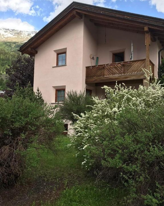 Photo of Buildings in Zernez