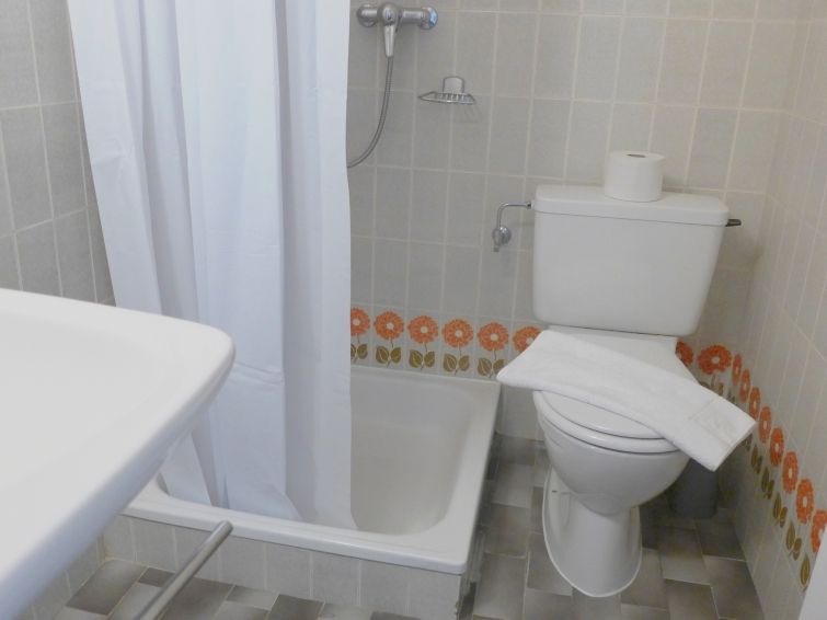 Photo of Bathroom in Madulain