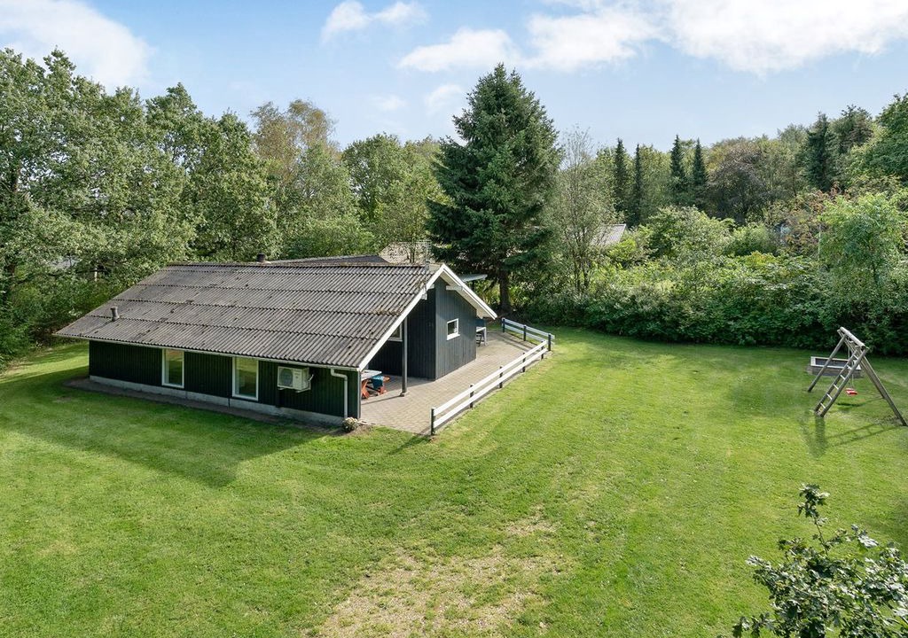 Photo of Buildings in Skygge