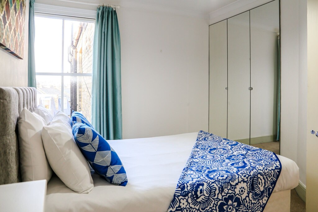 Photo of Bedroom in Askew