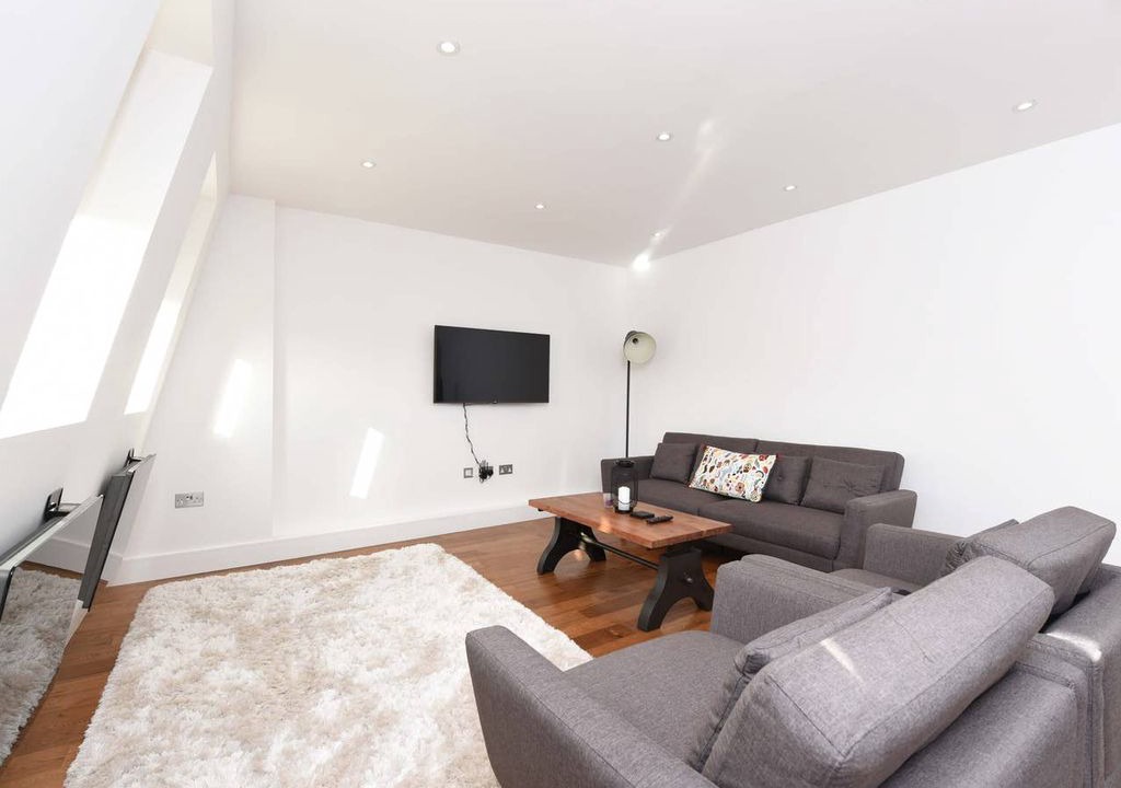 Photo of Livingroom in Latchmere