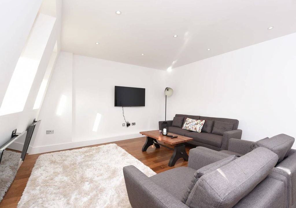 Photo of Livingroom in Latchmere