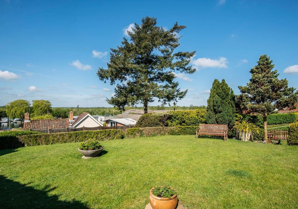 Photo of Others in Horning