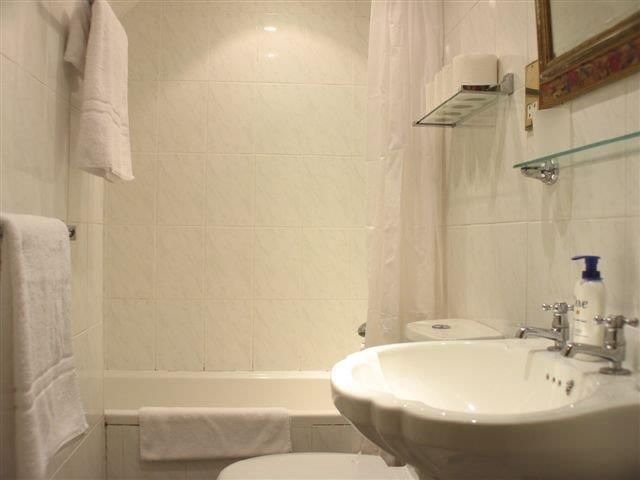 Photo of Bathroom in Brondesbury Park