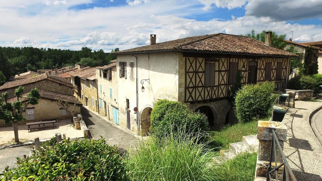 Photo of Buildings in Lussan