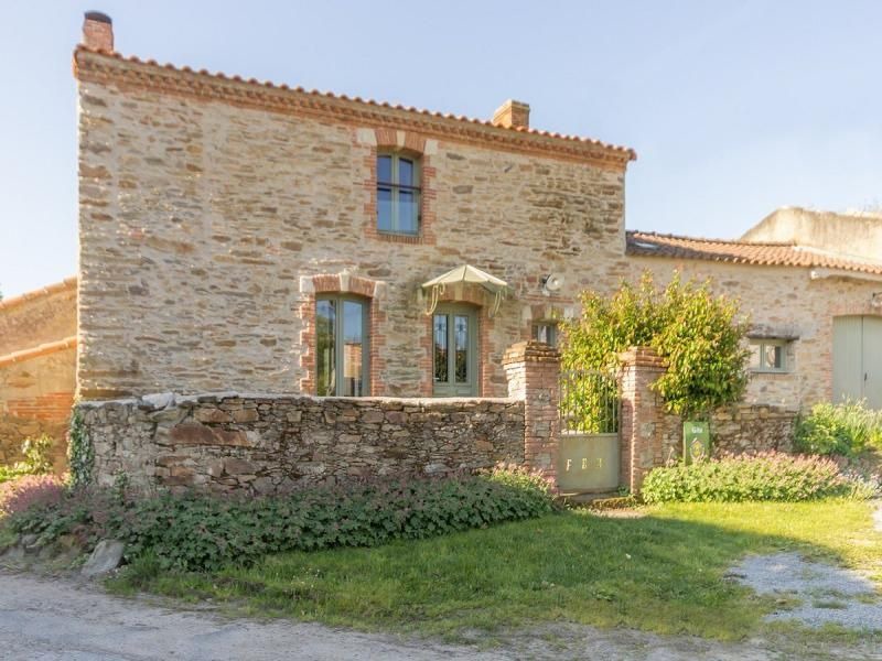 Photo of Buildings in Rouans