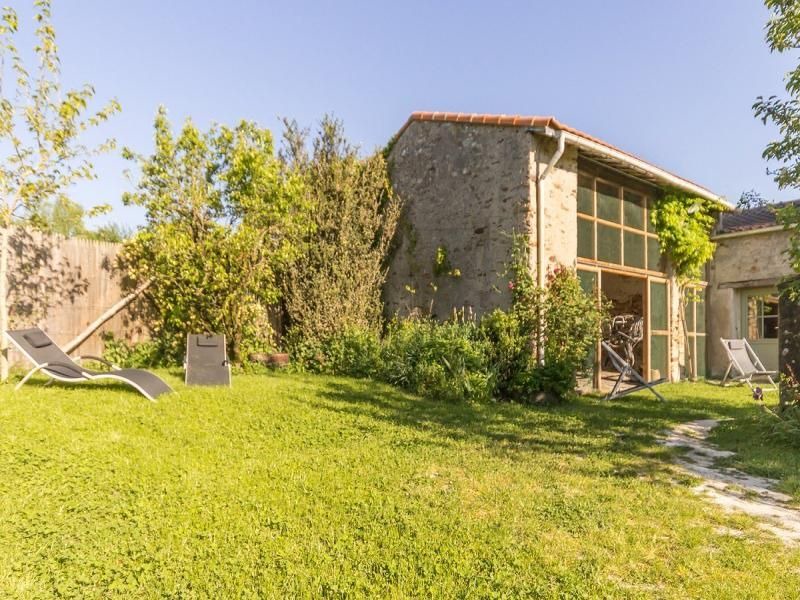 Photo of Buildings in Rouans