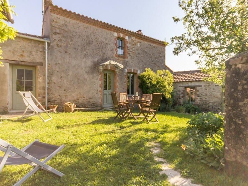 Photo of Buildings in Rouans