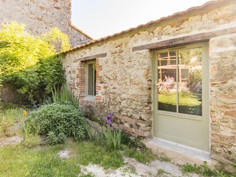 Photo of Buildings in Rouans