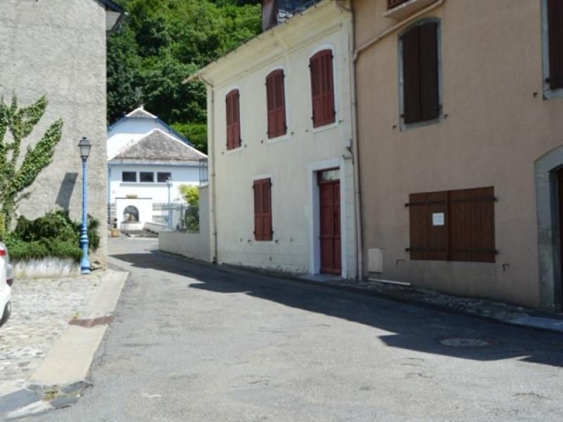 Photo of Buildings in Esterre