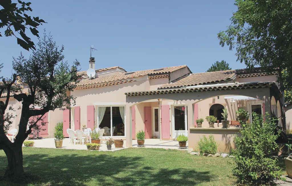 Photo of Buildings in Montelimar