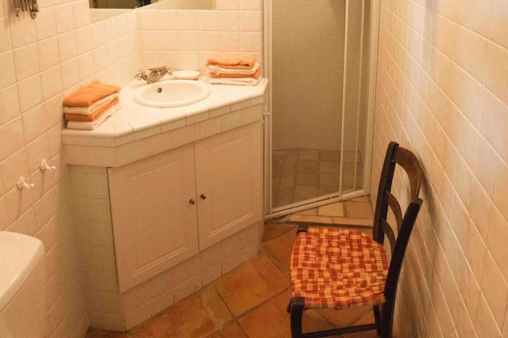 Photo of Bathroom in Montouliers