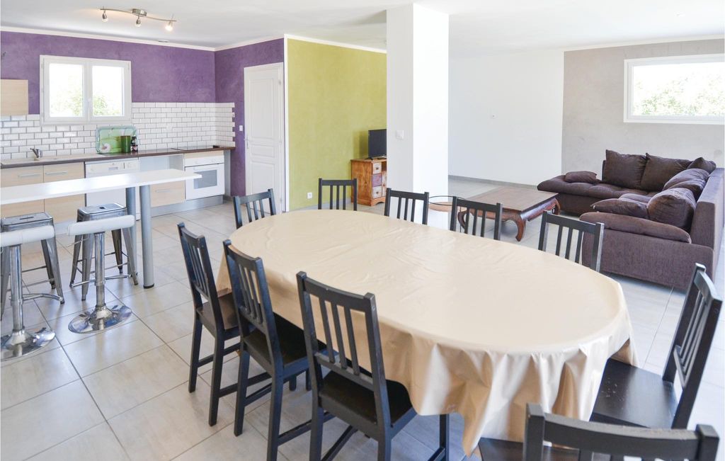 Photo of Livingroom in Saint-Privat-des-Vieux