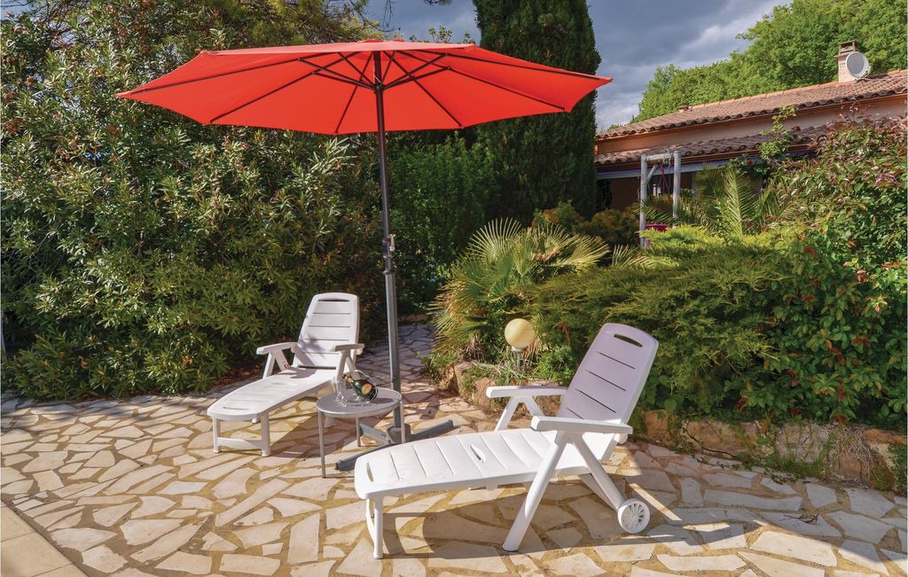 Photo of Patio Balcony in Saint-Julien-de-Peyrolas