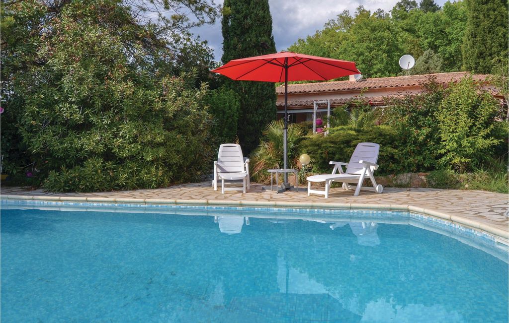 Photo of Outdoor in Saint-Julien-de-Peyrolas