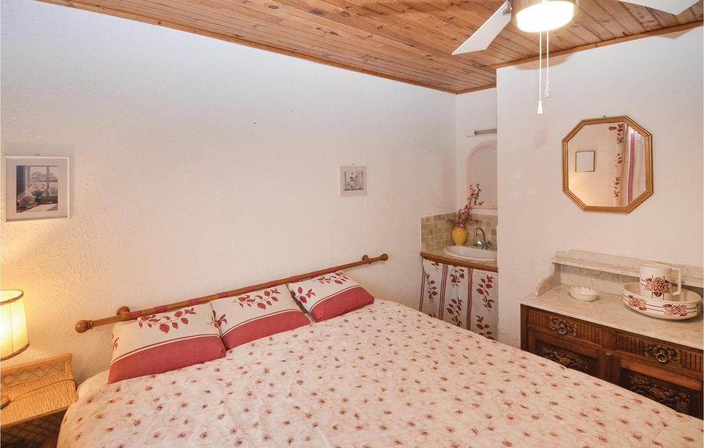 Photo of Bedroom in Saint-Julien-de-Peyrolas