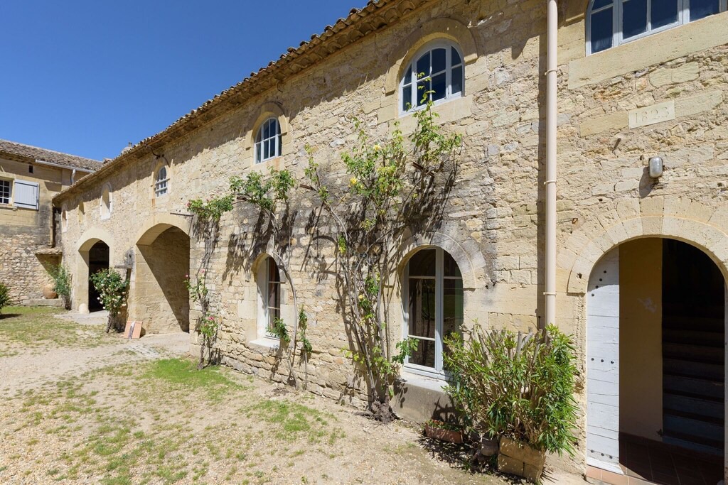 Photo of Buildings in Aimargues