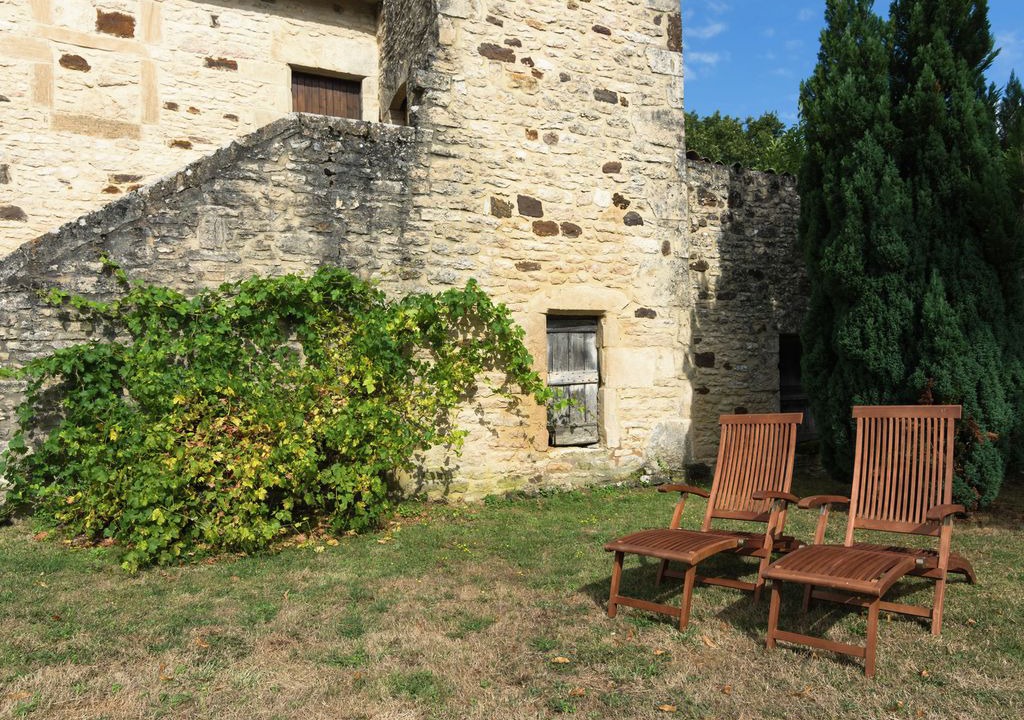 Photo of Buildings in Montclera