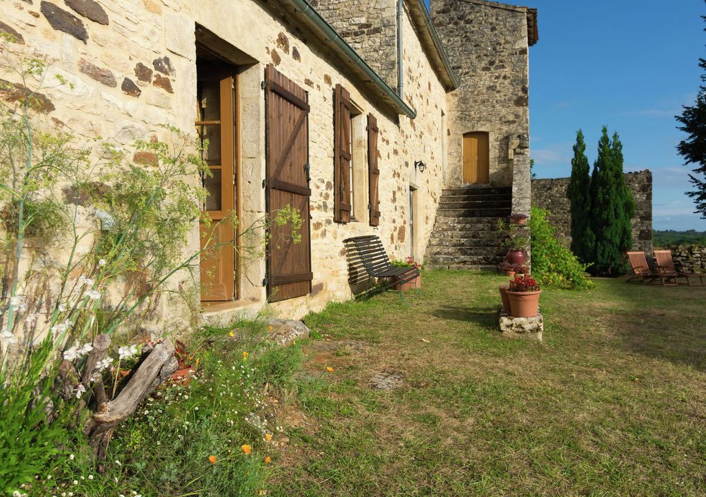 Photo of Buildings in Montclera