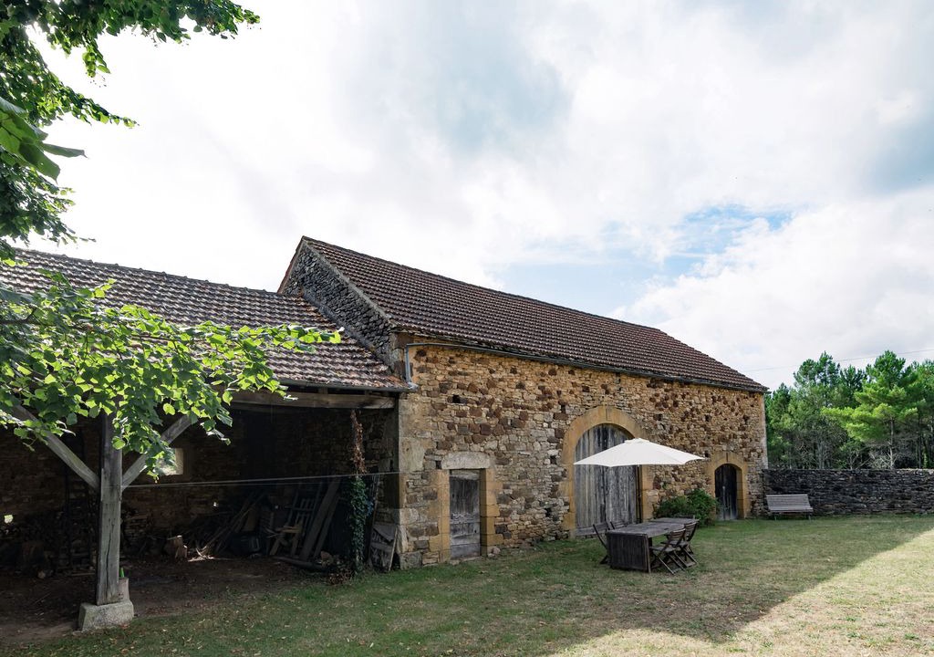 Photo of Buildings in Montclera