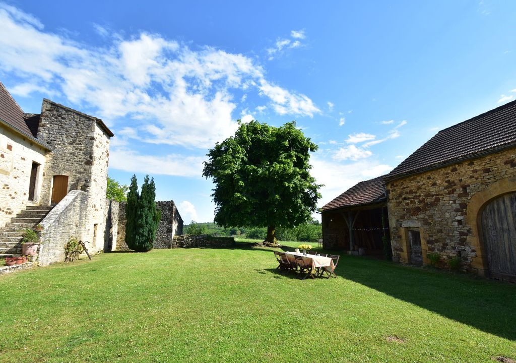 Photo of Buildings in Montclera