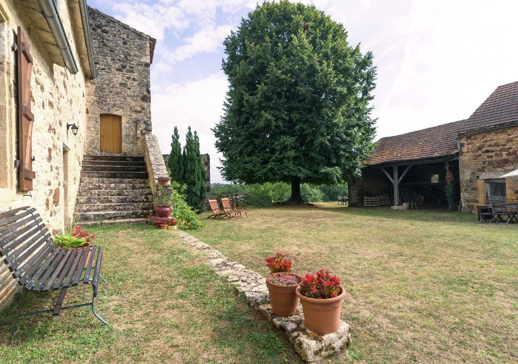 Photo of Buildings in Montclera