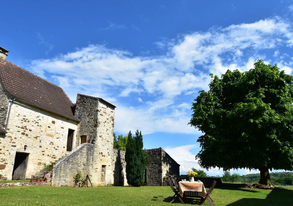 Photo of Buildings in Montclera